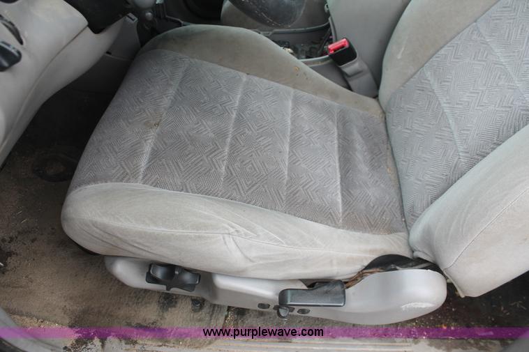 image for item I7818 2000 Ford Explorer XLT SUV