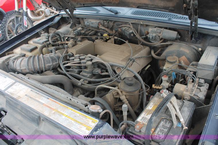 image for item I7818 2000 Ford Explorer XLT SUV