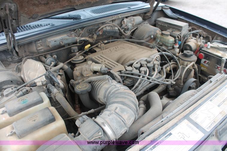 image for item I7818 2000 Ford Explorer XLT SUV