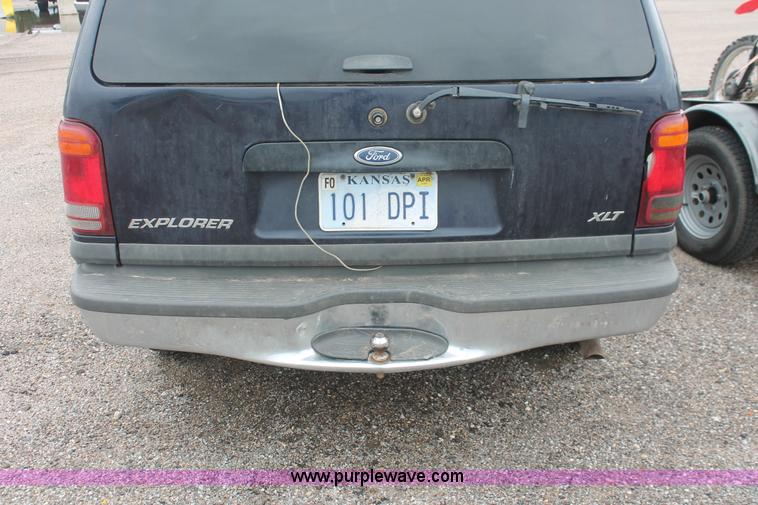 image for item I7818 2000 Ford Explorer XLT SUV