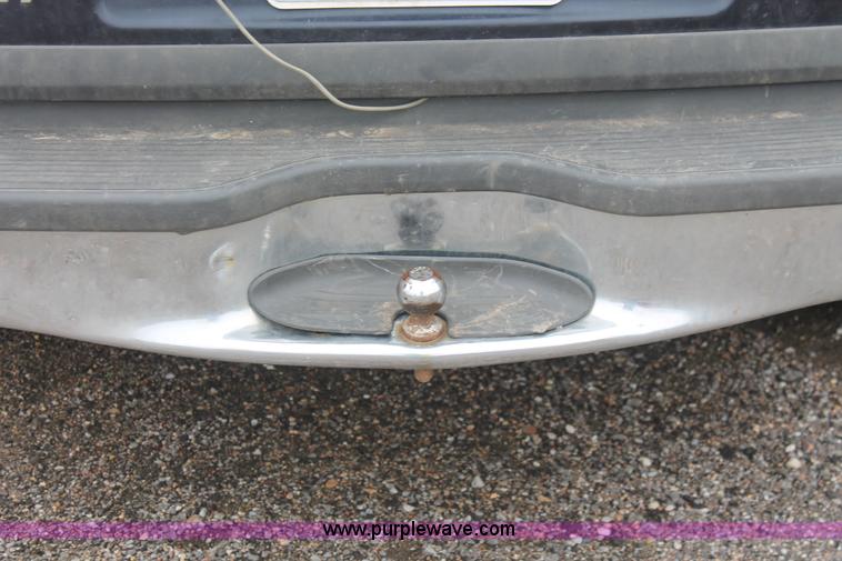 image for item I7818 2000 Ford Explorer XLT SUV