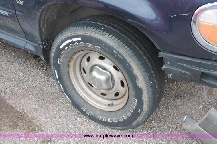 image for item I7818 2000 Ford Explorer XLT SUV