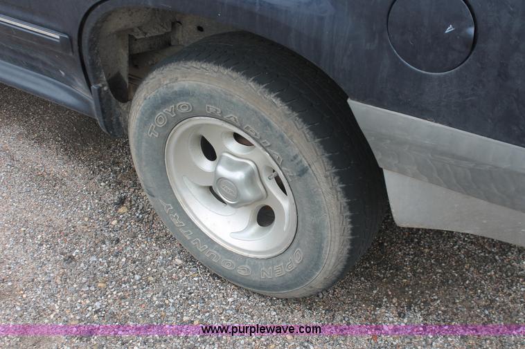 image for item I7818 2000 Ford Explorer XLT SUV