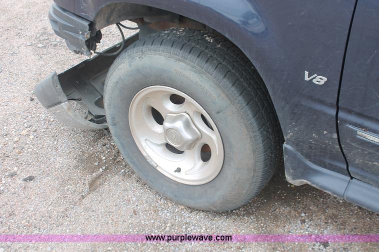 image for item I7818 2000 Ford Explorer XLT SUV