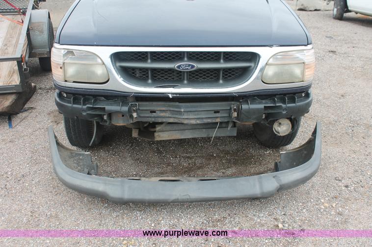 image for item I7818 2000 Ford Explorer XLT SUV