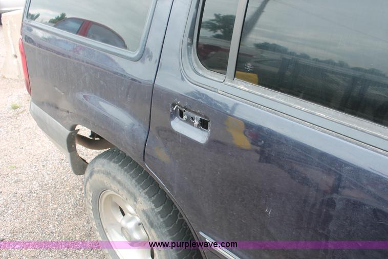 image for item I7818 2000 Ford Explorer XLT SUV