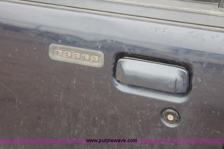 image for item I7818 2000 Ford Explorer XLT SUV