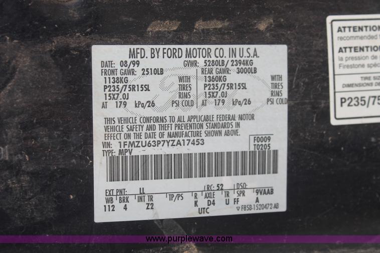 image for item I7818 2000 Ford Explorer XLT SUV