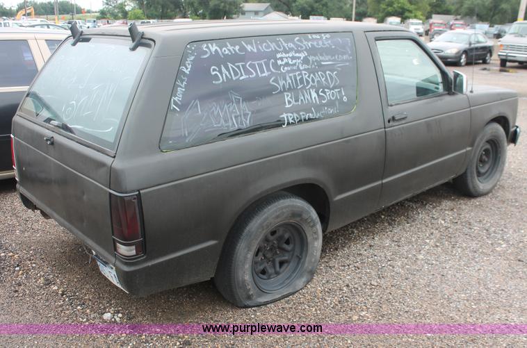 image for item I7819 1986 GMC Jimmy S15 Sierra Classic SUV