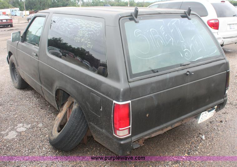 image for item I7819 1986 GMC Jimmy S15 Sierra Classic SUV