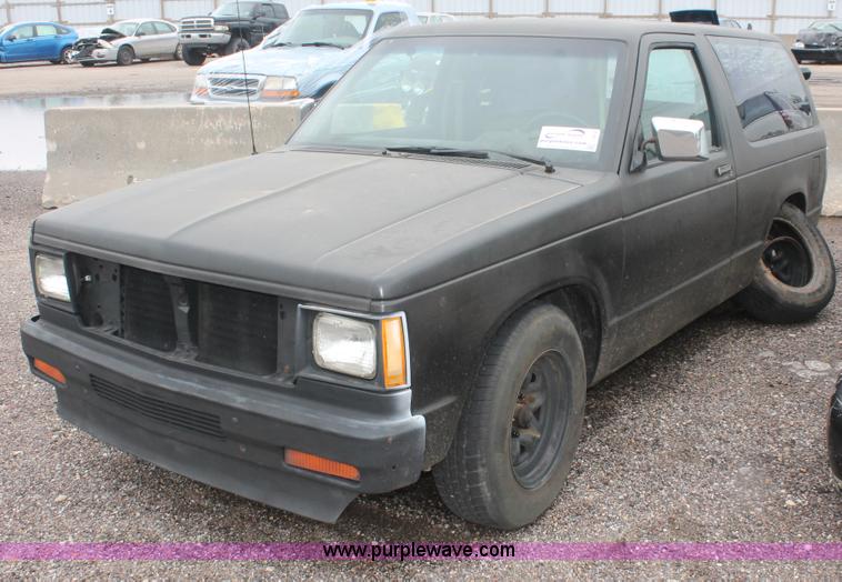 image for item I7819 1986 GMC Jimmy S15 Sierra Classic SUV