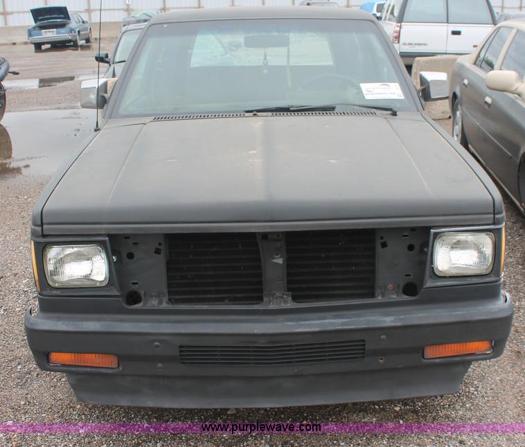 image for item I7819 1986 GMC Jimmy S15 Sierra Classic SUV