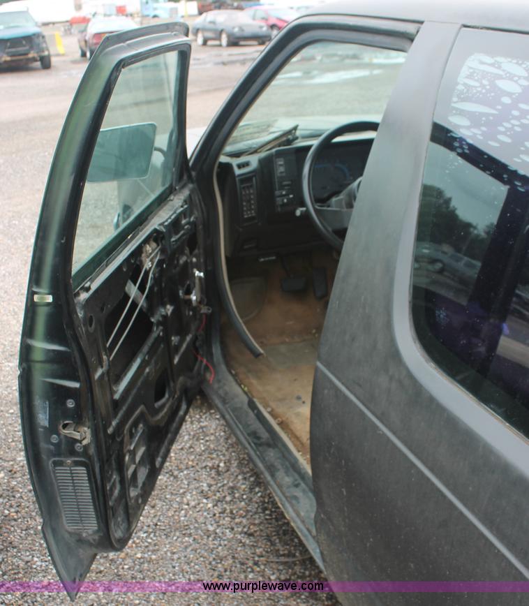 image for item I7819 1986 GMC Jimmy S15 Sierra Classic SUV