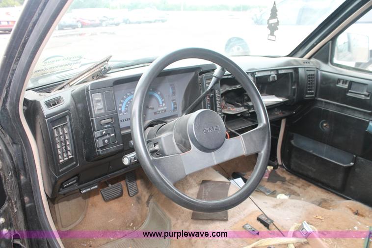 image for item I7819 1986 GMC Jimmy S15 Sierra Classic SUV