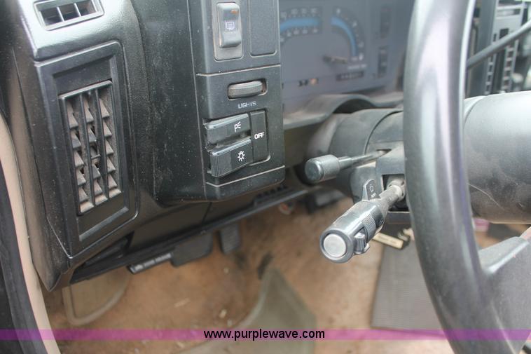 image for item I7819 1986 GMC Jimmy S15 Sierra Classic SUV