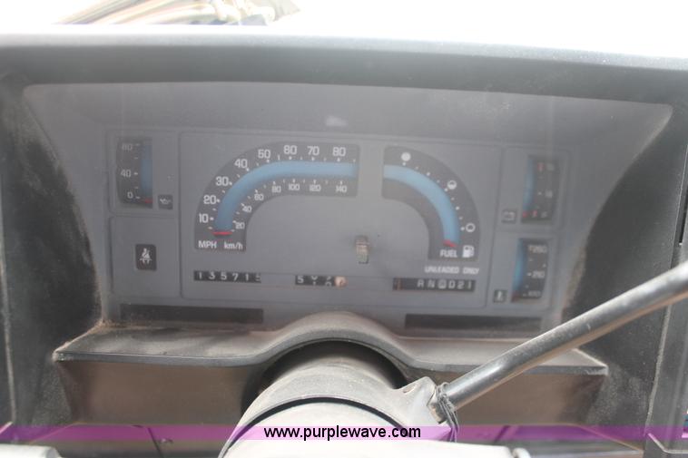 image for item I7819 1986 GMC Jimmy S15 Sierra Classic SUV