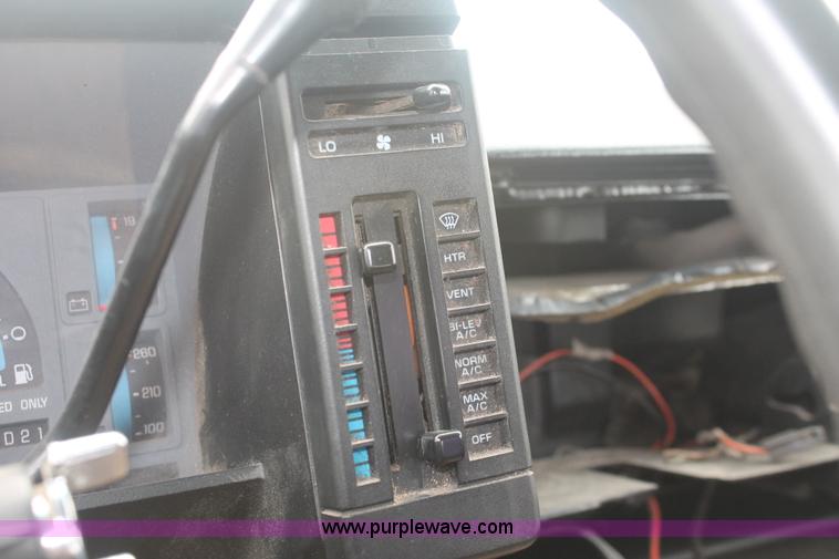 image for item I7819 1986 GMC Jimmy S15 Sierra Classic SUV