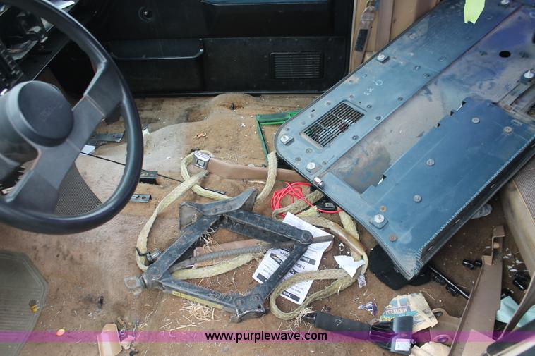 image for item I7819 1986 GMC Jimmy S15 Sierra Classic SUV