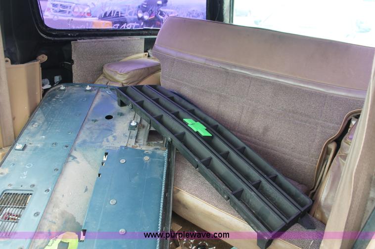 image for item I7819 1986 GMC Jimmy S15 Sierra Classic SUV