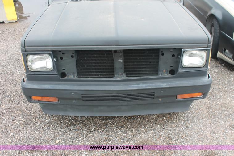 image for item I7819 1986 GMC Jimmy S15 Sierra Classic SUV