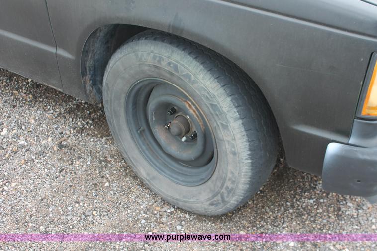 image for item I7819 1986 GMC Jimmy S15 Sierra Classic SUV