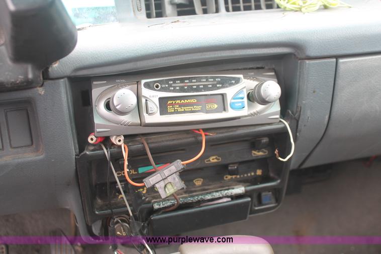 image for item I7820 1991 Geo Metro LSi