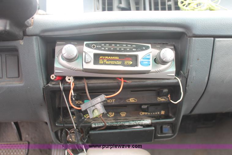 image for item I7820 1991 Geo Metro LSi