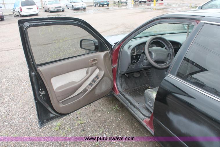 image for item I7822 1992 Toyota Camry XLE