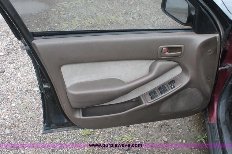 image for item I7822 1992 Toyota Camry XLE