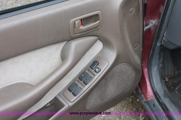 image for item I7822 1992 Toyota Camry XLE