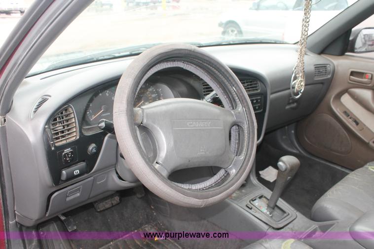 image for item I7822 1992 Toyota Camry XLE