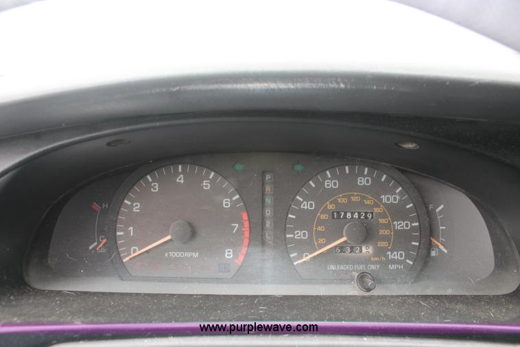 image for item I7822 1992 Toyota Camry XLE