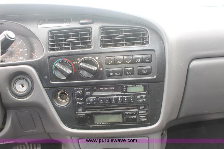 image for item I7822 1992 Toyota Camry XLE