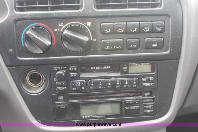 image for item I7822 1992 Toyota Camry XLE