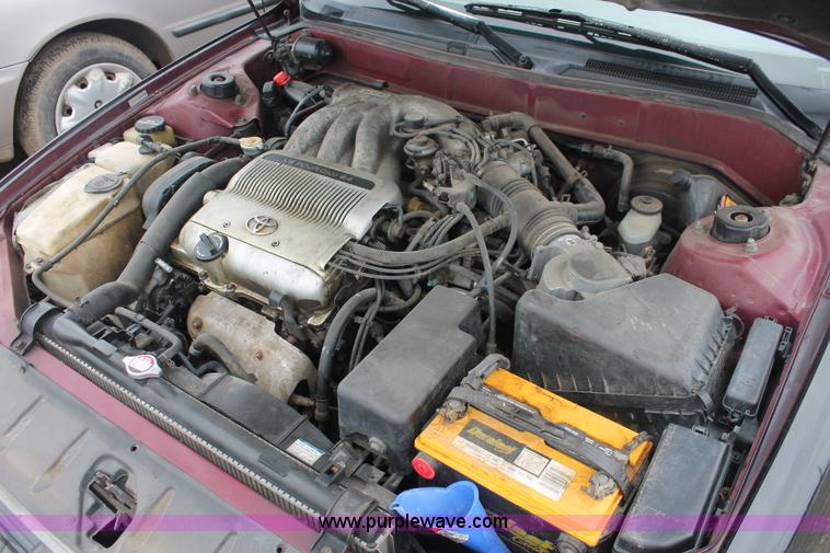 image for item I7822 1992 Toyota Camry XLE