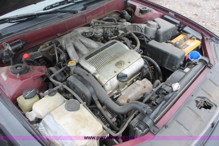 image for item I7822 1992 Toyota Camry XLE