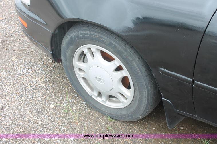 image for item I7822 1992 Toyota Camry XLE