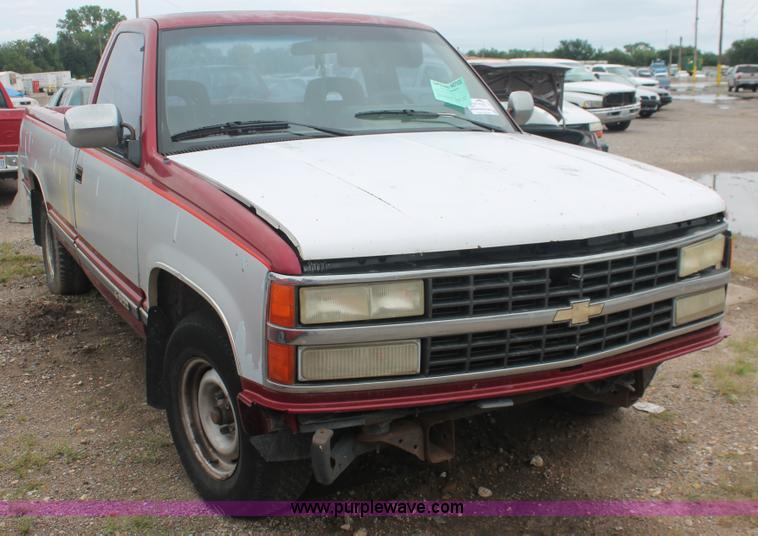 image for item I7823 1992 Chevrolet 1500 pickup truck