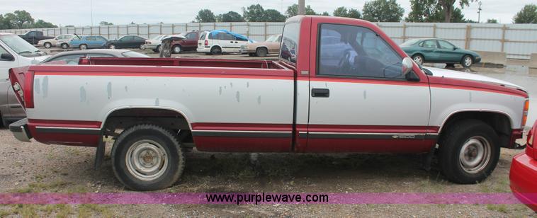 image for item I7823 1992 Chevrolet 1500 pickup truck