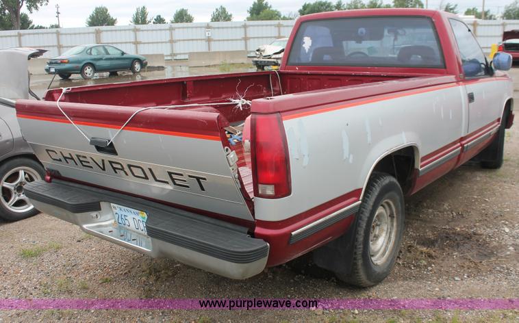 image for item I7823 1992 Chevrolet 1500 pickup truck