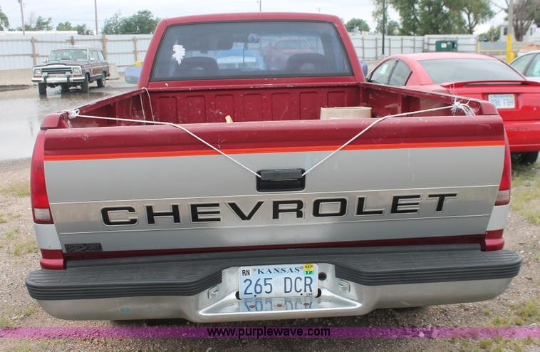 image for item I7823 1992 Chevrolet 1500 pickup truck