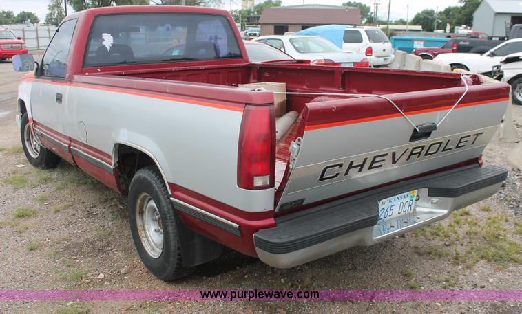 image for item I7823 1992 Chevrolet 1500 pickup truck