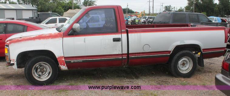 image for item I7823 1992 Chevrolet 1500 pickup truck