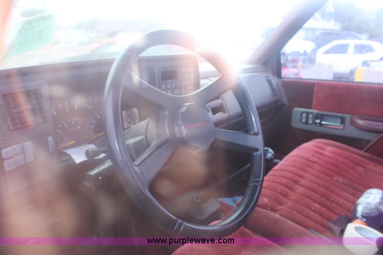 image for item I7823 1992 Chevrolet 1500 pickup truck