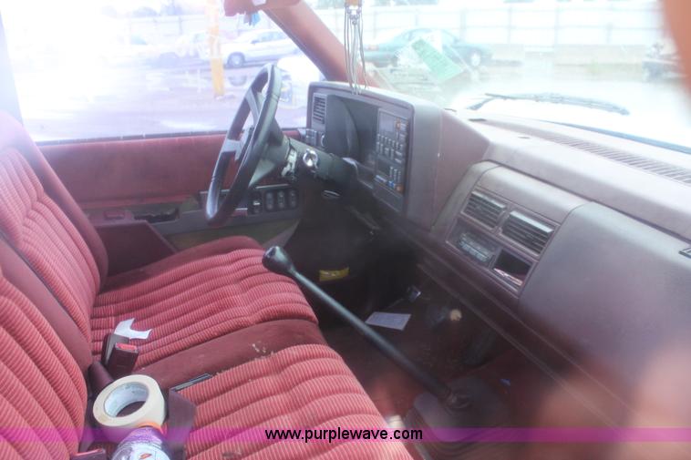 image for item I7823 1992 Chevrolet 1500 pickup truck