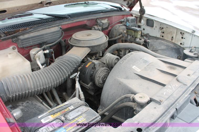 image for item I7823 1992 Chevrolet 1500 pickup truck