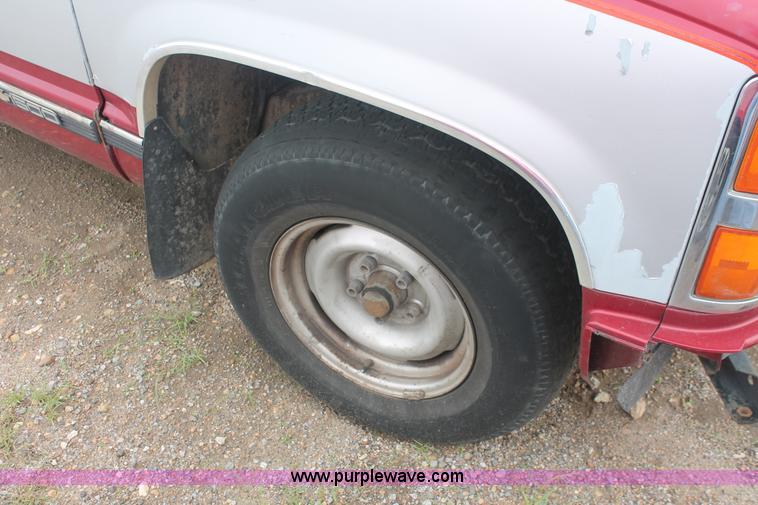 image for item I7823 1992 Chevrolet 1500 pickup truck