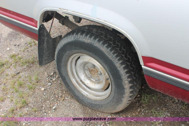 image for item I7823 1992 Chevrolet 1500 pickup truck