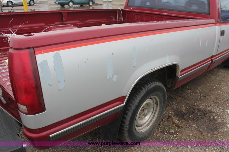 image for item I7823 1992 Chevrolet 1500 pickup truck