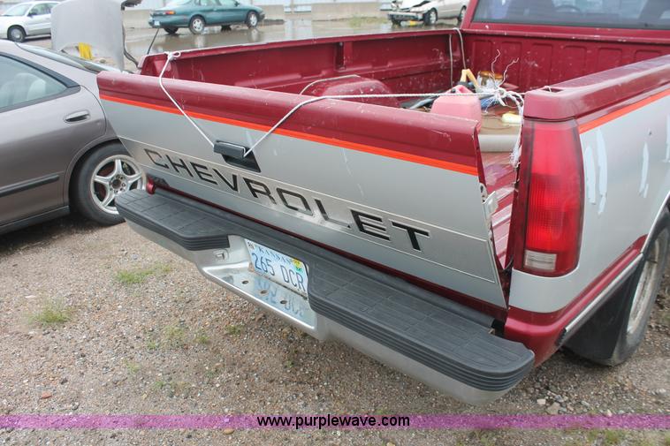 image for item I7823 1992 Chevrolet 1500 pickup truck